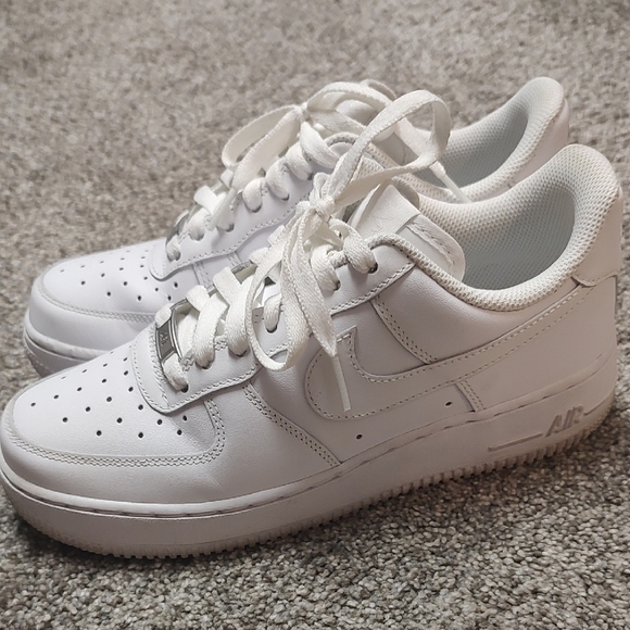 Nike Air Force 1 All-White Sneakers Womens - Picture 2 of 13